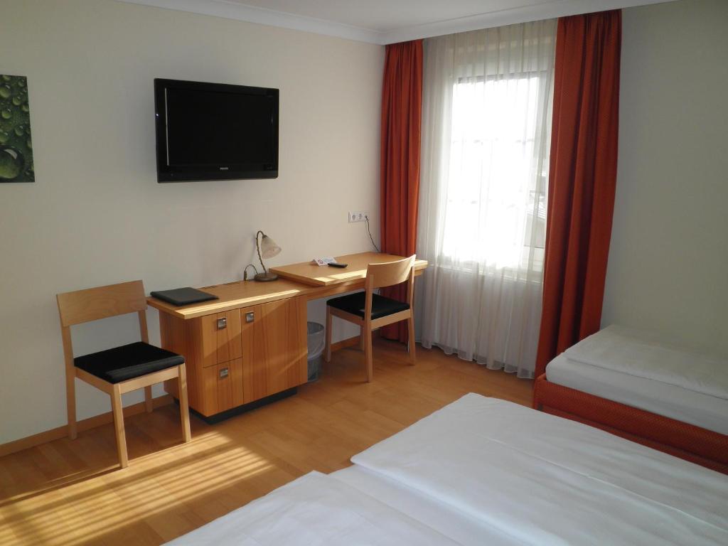 Hotel Lowen Bludenz Rom bilde