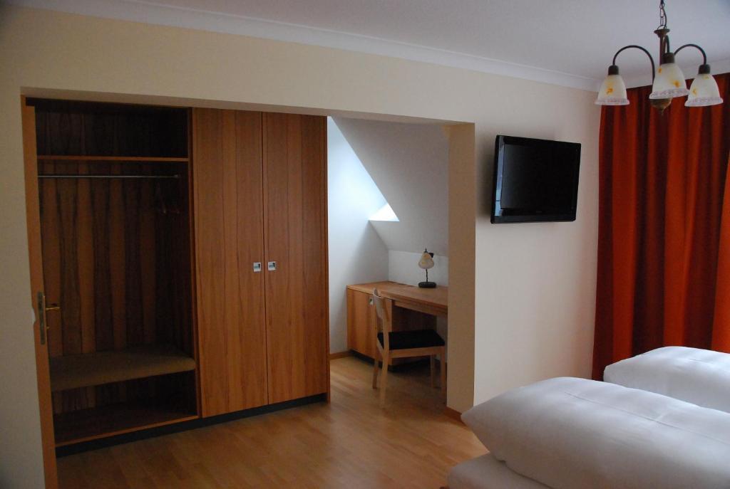 Hotel Lowen Bludenz Rom bilde