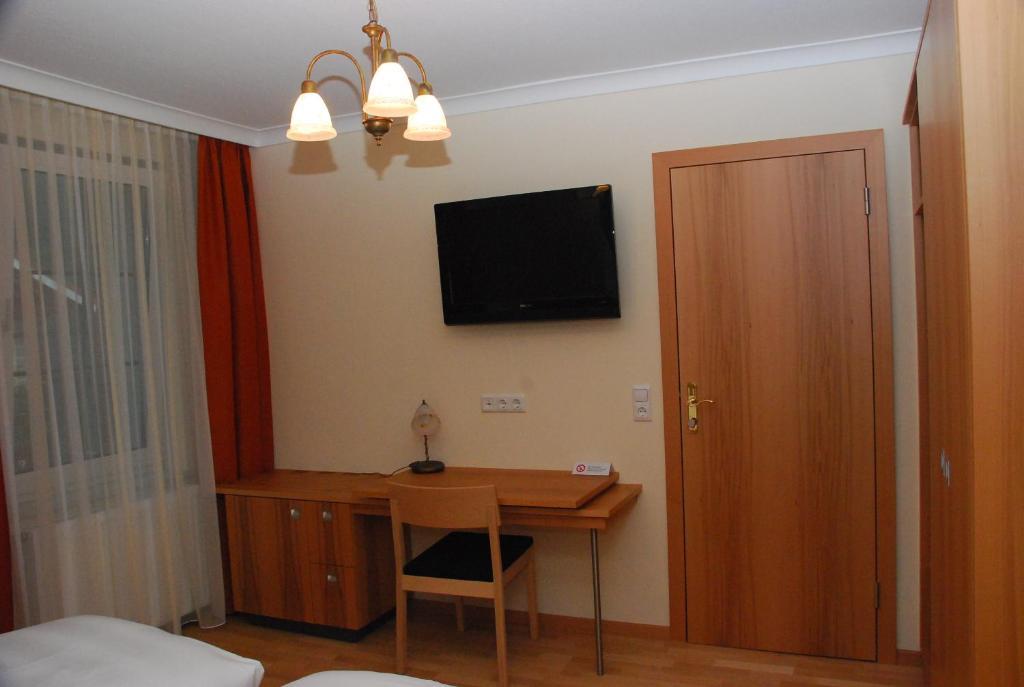 Hotel Lowen Bludenz Rom bilde
