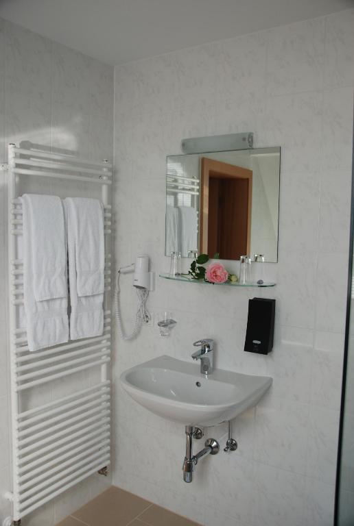 Hotel Lowen Bludenz Rom bilde